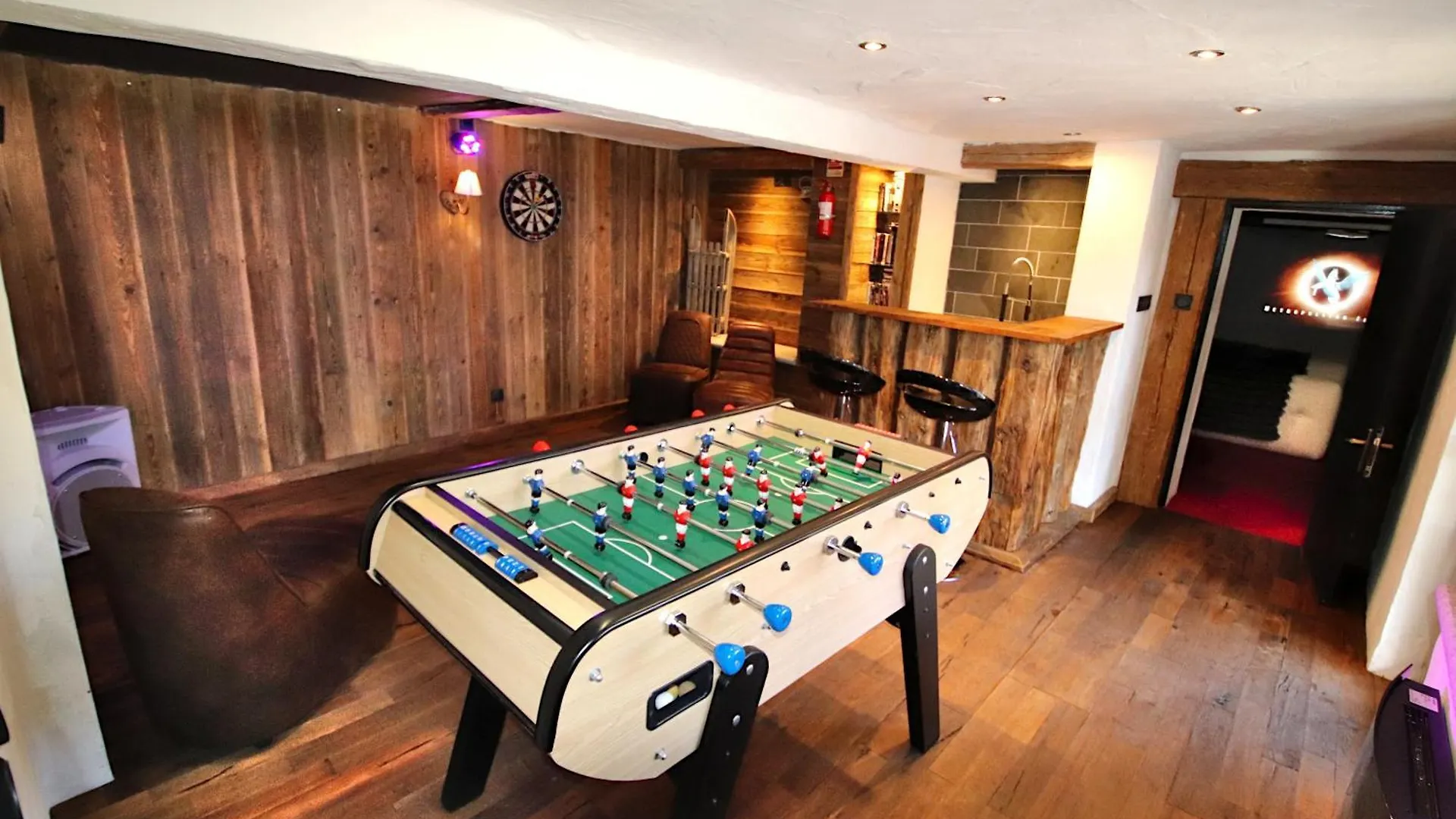 Prestigious Chalet For 18 Guests, Pool & Jacuzzi, Close To Slopes And Resort Center Montgenevre 0*,  France