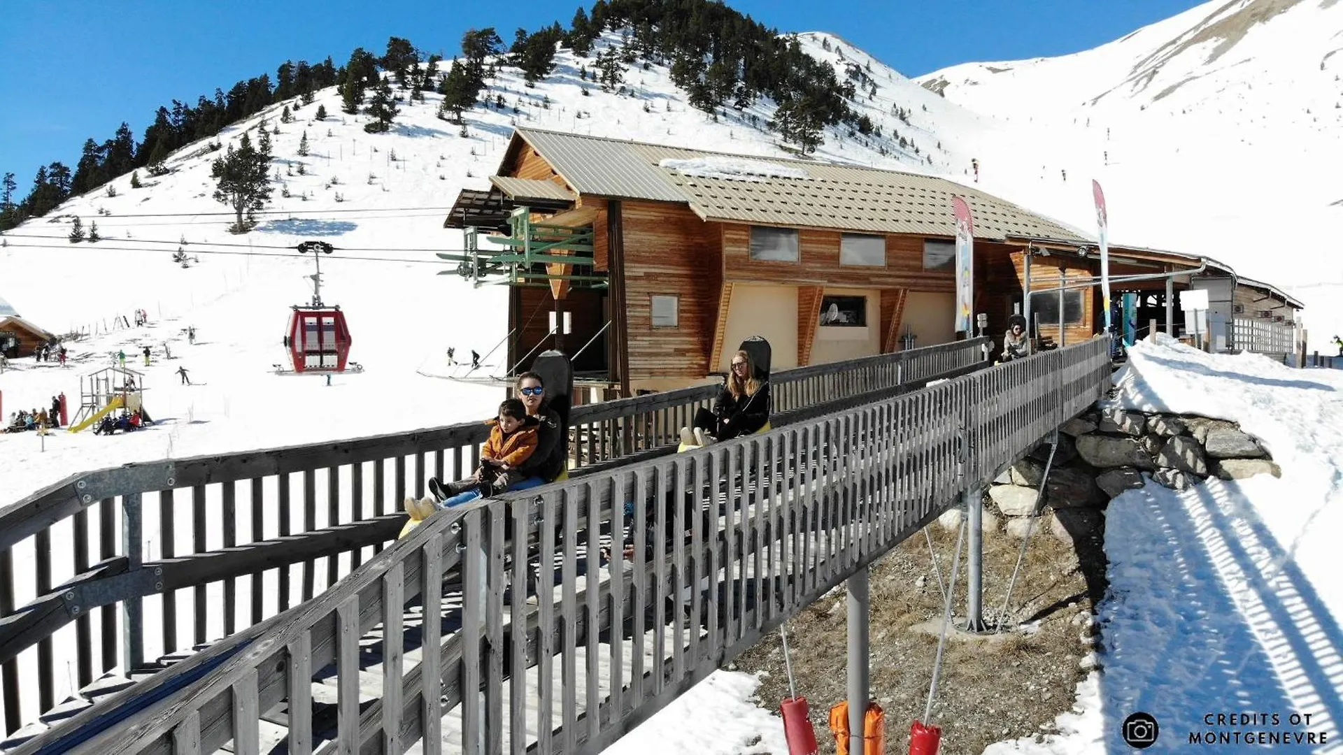 Prestigious Chalet For 18 Guests, Pool & Jacuzzi, Close To Slopes And Resort Center Montgenevre
