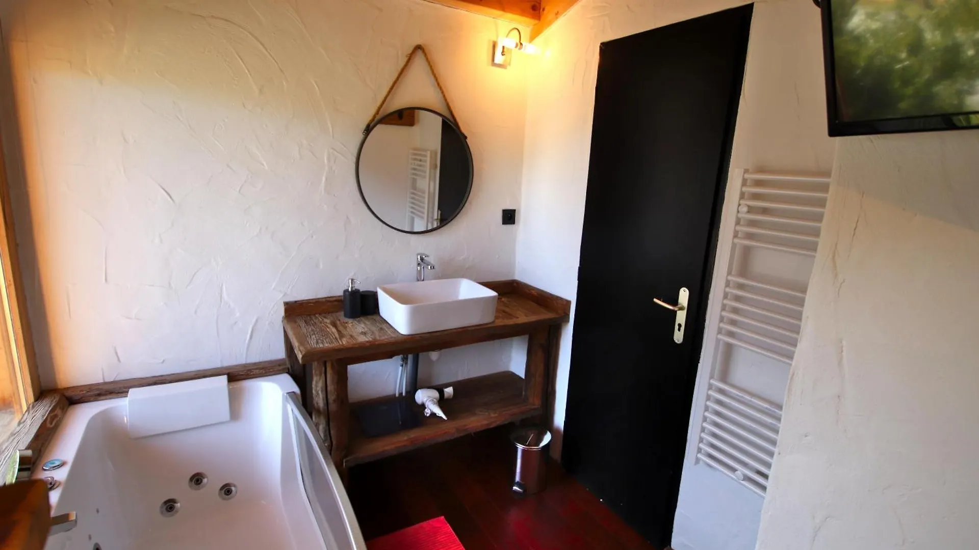 Prestigious Chalet For 18 Guests, Pool & Jacuzzi, Close To Slopes And Resort Center Montgenevre