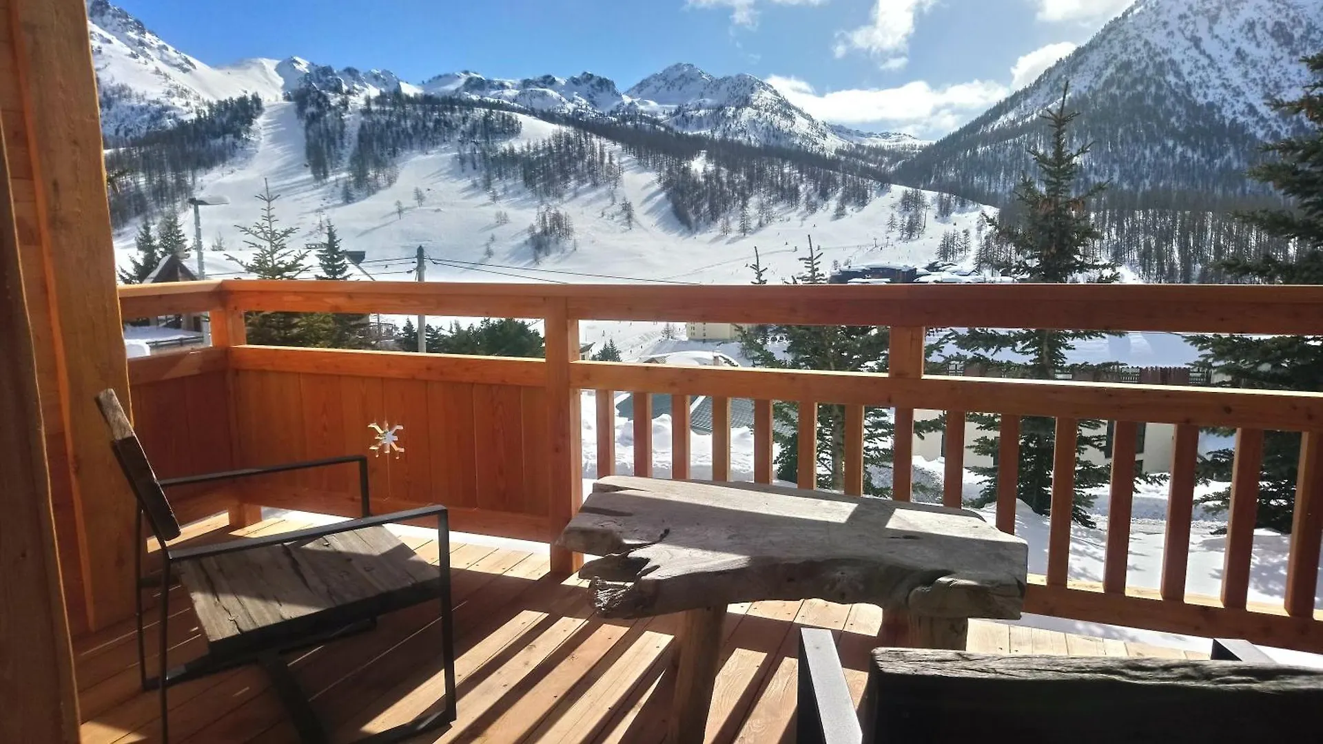 Prestigious Chalet For 18 Guests, Pool & Jacuzzi, Close To Slopes And Resort Center Montgenevre