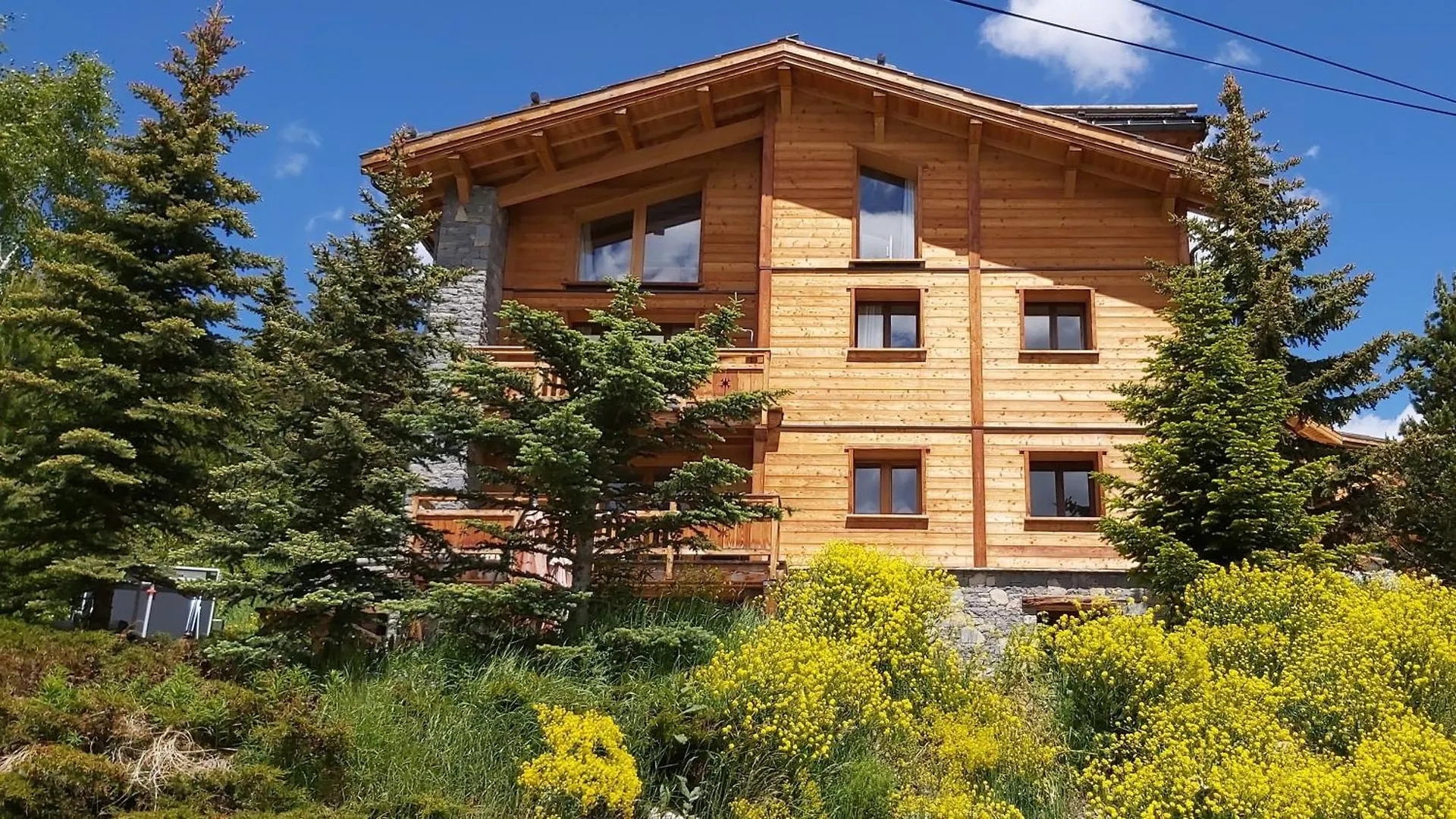Prestigious Chalet For 18 Guests, Pool & Jacuzzi, Close To Slopes And Resort Center Montgenevre