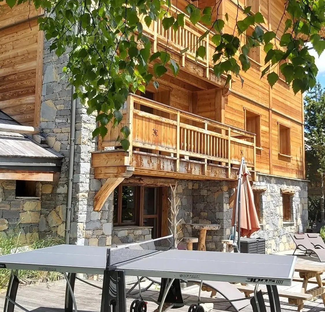 Prestigious Chalet For 18 Guests, Pool & Jacuzzi, Close To Slopes And Resort Center Montgenevre